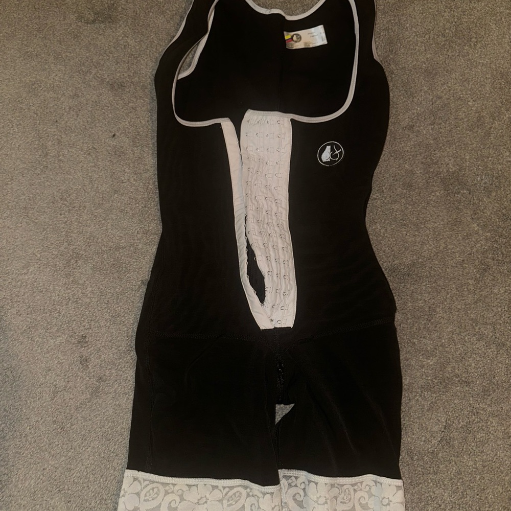 BBD Women's Black and White faja
